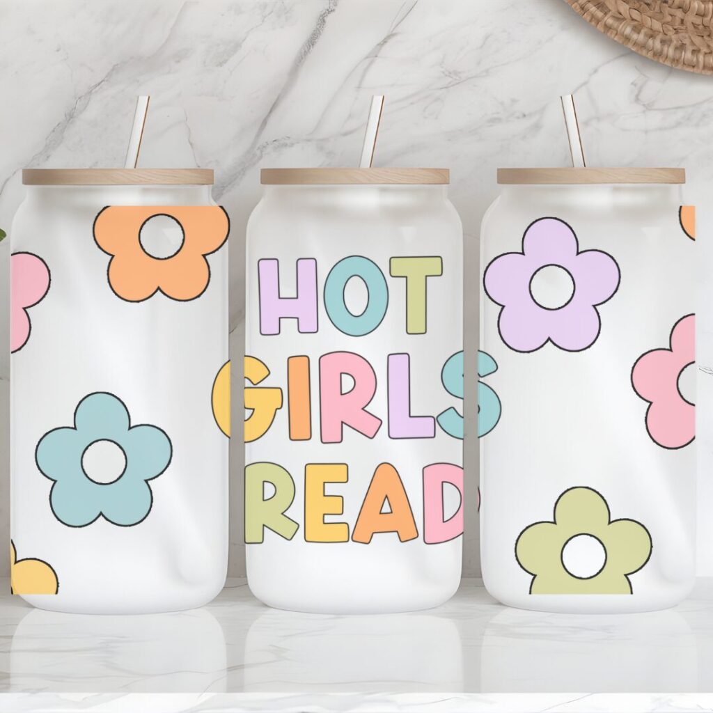 Hot Girls Read Iced Coffee Glass Cup - Book Lover Gift, Aesthetic Glass Cup with Bamboo Lid & Straw, Bookish Merch, Retro Coffee Cup
